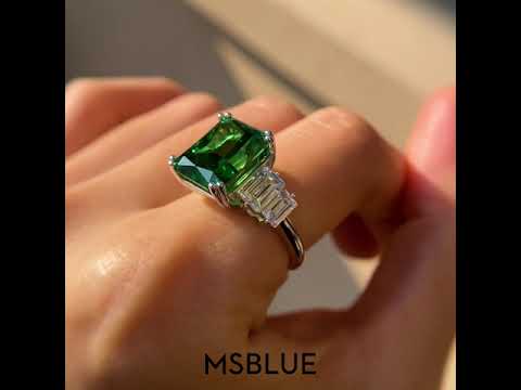 14 CT. Baguette Emerald Gemstone Ring